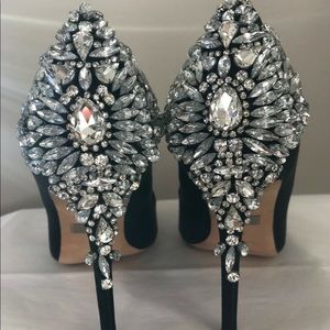 Badgley Mischka
Gorgeous Embellished Satin Pumps